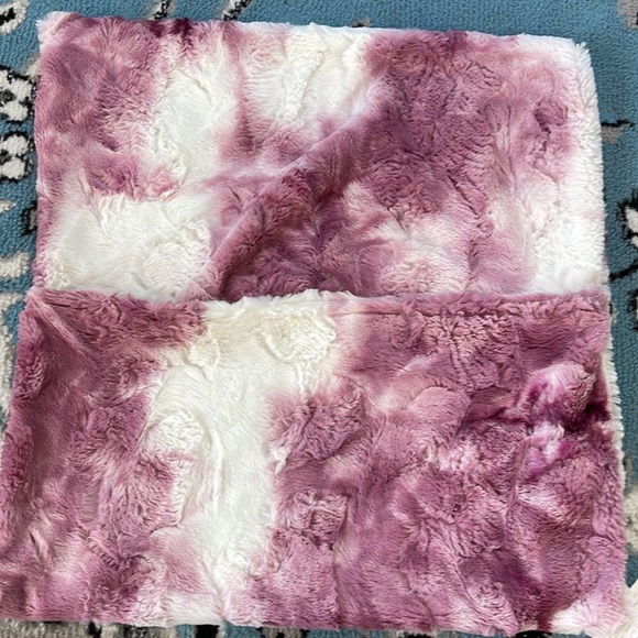 Sew Sweet by Minky designs fur cushion cover - Picture 3 of 4